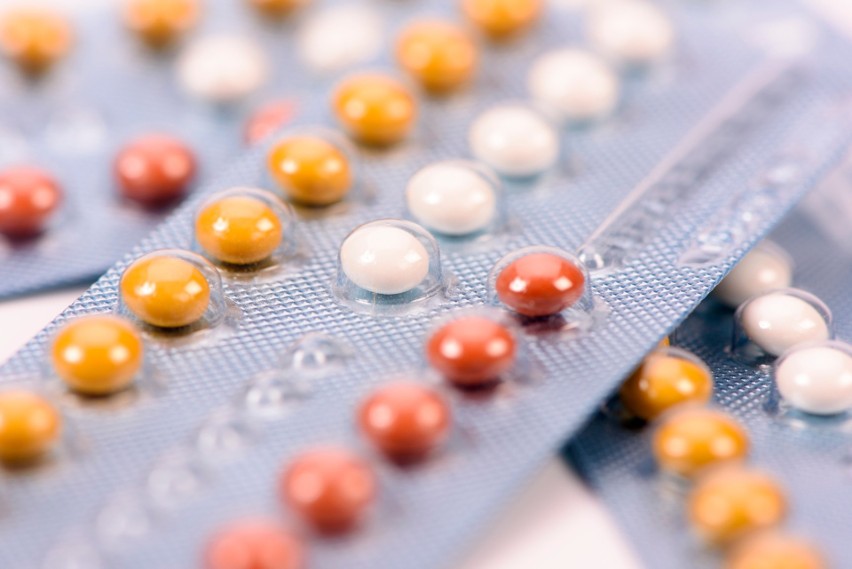 Tabletki antykoncepcyjne zawierające żeńskie hormony płciowe...