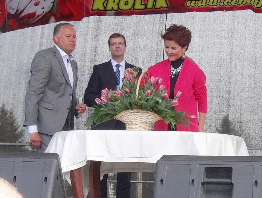 Jolanta Kwaśniewska razem z Robertem Zandberhenem i Janem...