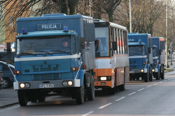 300 policjantów, strazników granicznych, strazaków i...