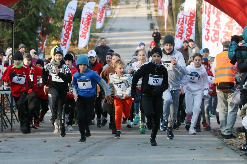 "Budzimy Lublin na Niepodległość" - biegacze uczcili niepodległość w Ogrodzie Saskim. Zobacz zdjęcia 