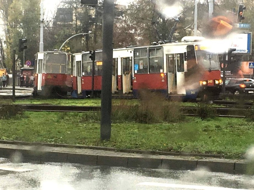 Tramwaj wypadł z szyn na rondzie Fordońskim w Bydgoszczy