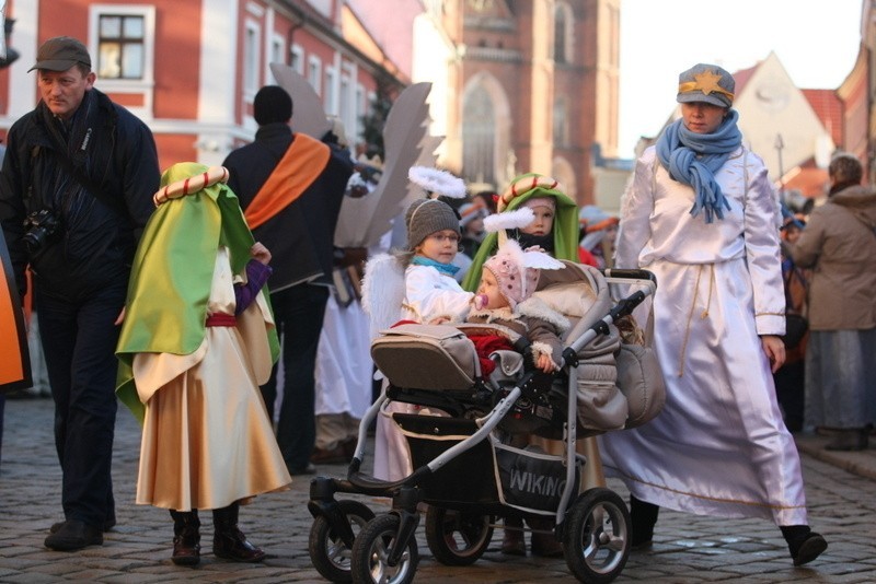 Rekordowy Orszak Trzech Króli. Przez Wrocław przeszły 32 tysiące osób (ZDJĘCIA)