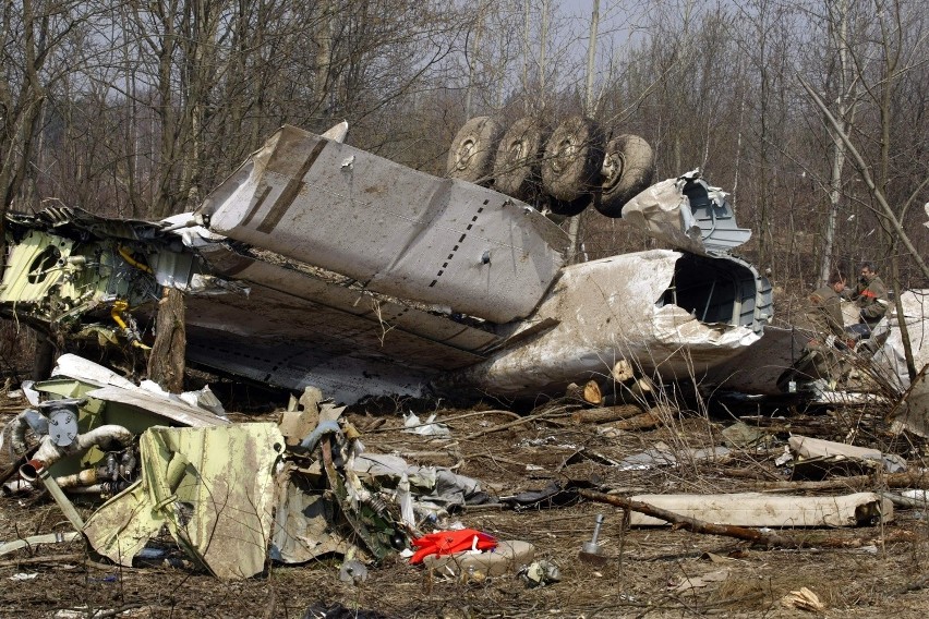 Smoleńsk: Czwarta rocznica katastrofy samolotu prezydenckiego Tu-154M [ZDJĘCIA, WIDEO]