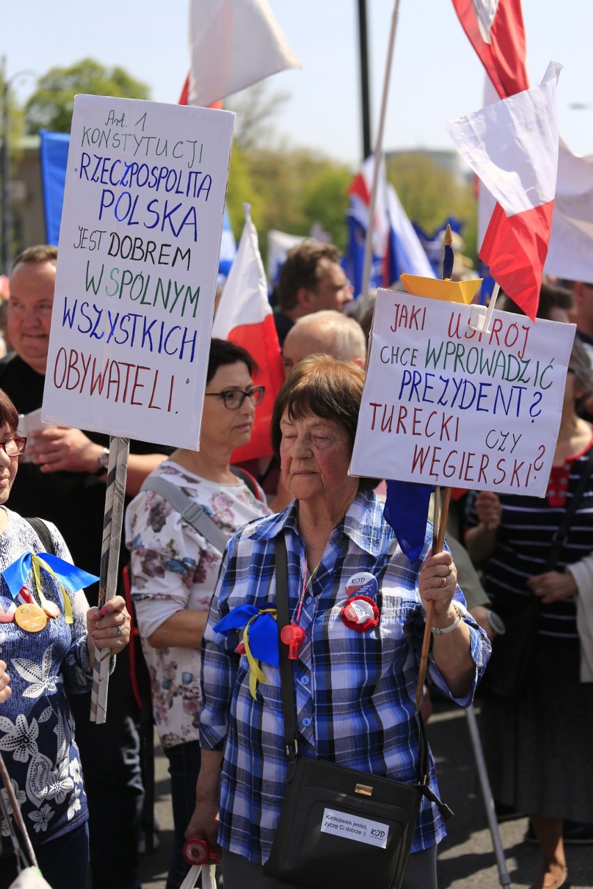 "Marsz wolności" przeszedł w sobotę ulicami Warszawy [ZDJĘCIA]