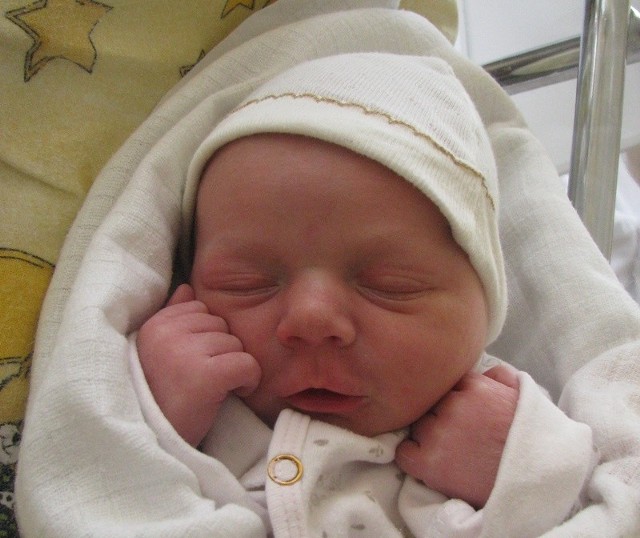 Córka pp. Rojków urodziła się 5 kwietnia, ważyła 2990 g i mierzyła 54 cm