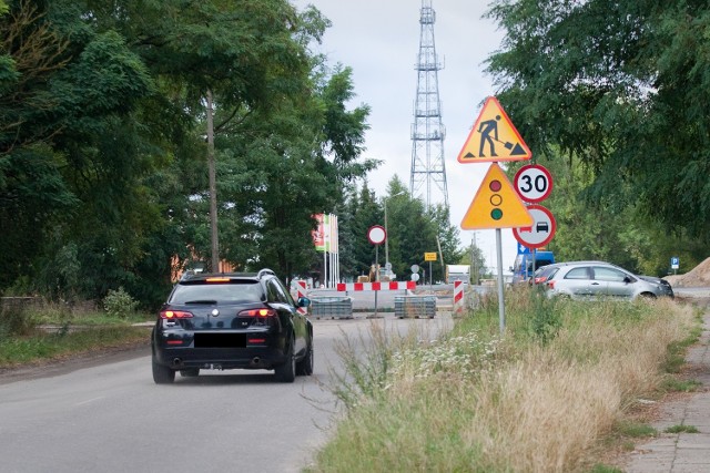 Dopiero po dojechaniu do skrzyżowania Grottgera z Koszalińską kierowcy zauważali, że droga jest zamknięta.