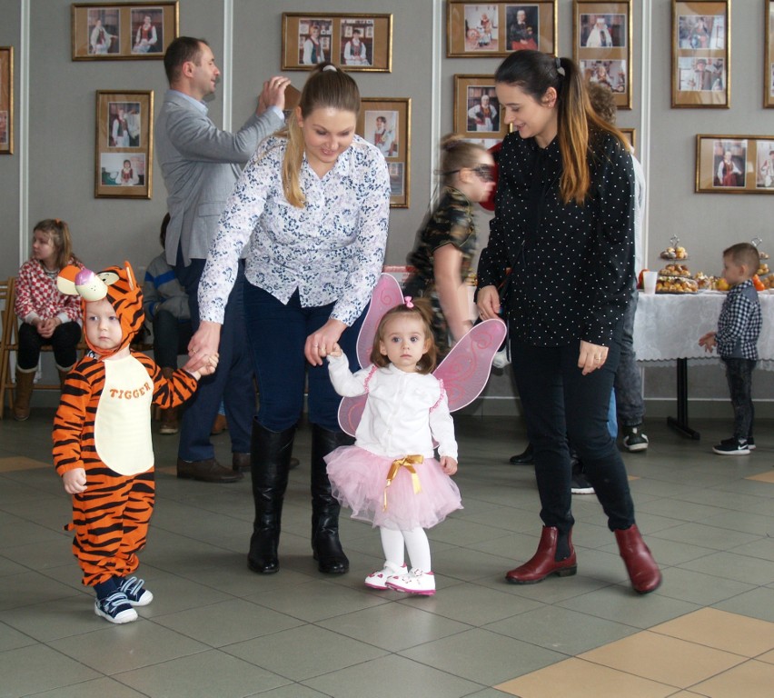 Bal karnawałowy w Kadzidle. Poradnia Psychologiczno-Pedagogiczna w Myszyńcu zaprosiła do CKK dzieci z sześciu gmin [ZDJĘCIA, WIDEO]