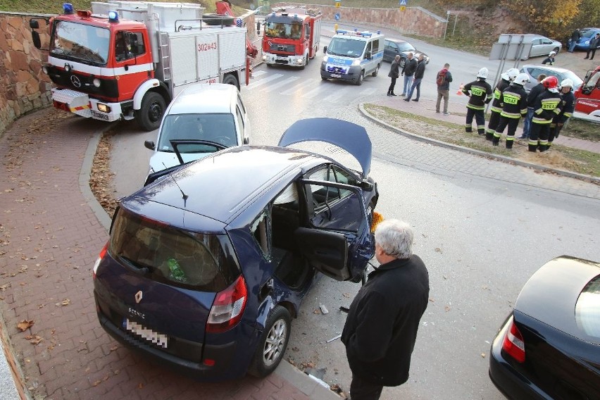 Wypadek koło cmentarza w Tumlinie. Są ranni 