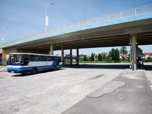 Cały plac pod wiaduktem Śląskim pozostanie dworcem autobusowym.