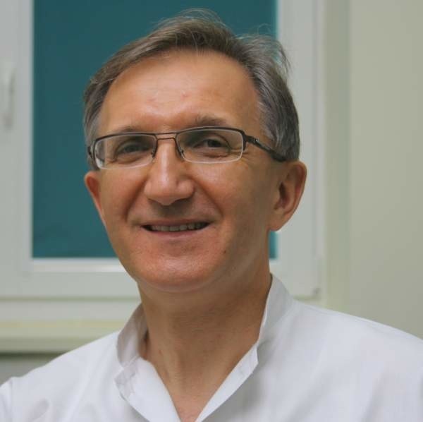 Jacek Heciak, radiolog ze Świętokrzyskiego Centrum Onkologii: - Pracujemy nad udoskonaleniem badań przesiewowych, żeby jak najwięcej kobiet mogło z nich skorzystać. Gdy u kogoś wyjdzie zły wynik, wtedy taka osoba dostanie się szybko do lekarza.