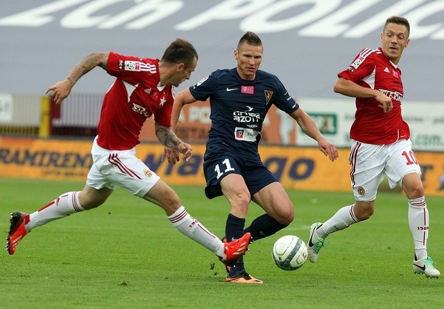W poprzednim sezonie Marcin Robak zdobył jedną bramkę w trzech meczach Pogoni z Wisłą. Jego występ w piątkowym meczu stoi pod znakiem zapytania.