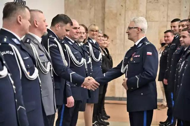 Nowym komendantem wojewódzkim policji w Łodzi został 53-letni inspektor Mariusz Krzystyniak. Uroczystość związana z objęciem nowej funkcji odbyła się w siedzibie KWP w Łodzi.