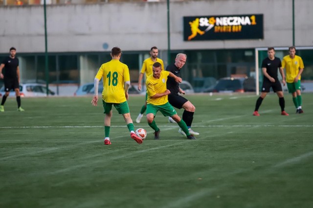 Dąb (żółto-zielone stroje) wygrał w Białymstoku z Piastem 5:2