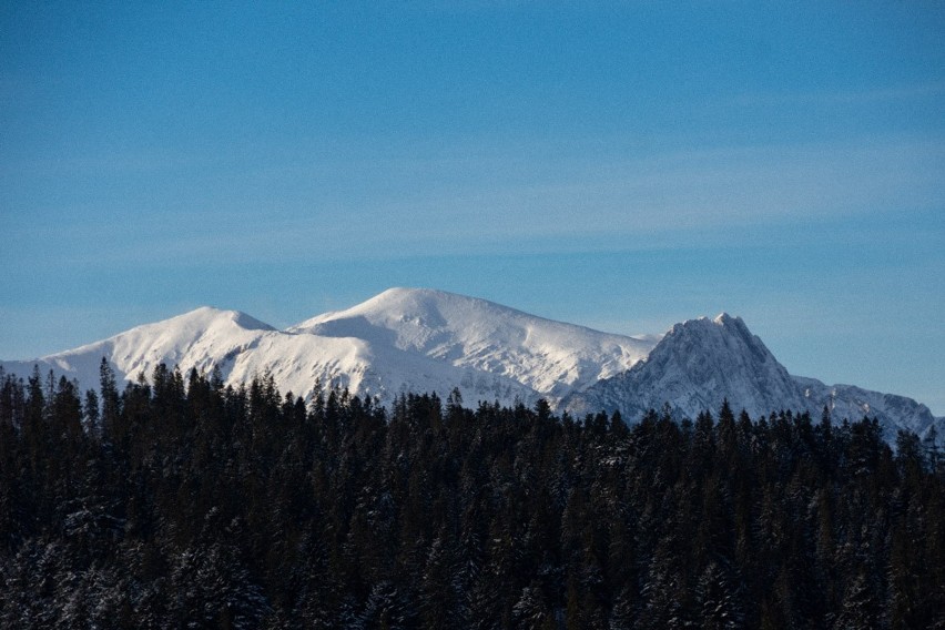 Tak wyglądają tatrzańskie szczyty pokryte śniegiem [ZDJĘCIA]