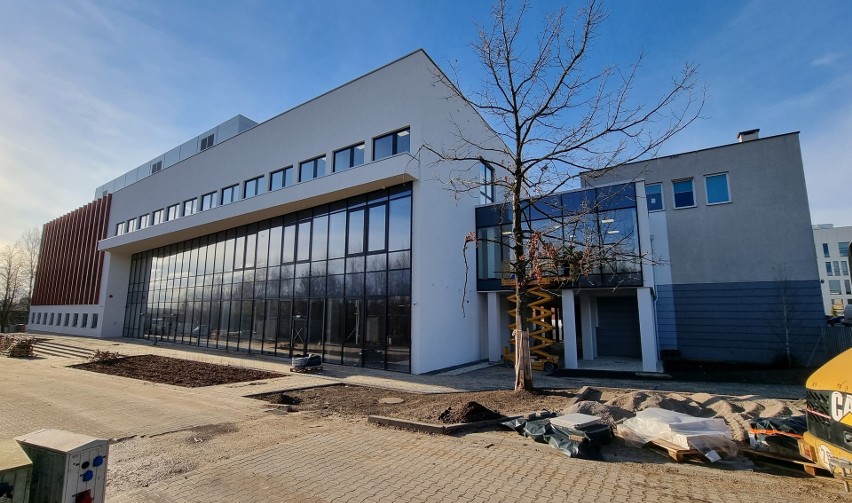 Nowy Wydział Prawa Uniwersytetu Jana Kochanowskiego w Kielcach na finiszu. Byliśmy na budowie. Zobacz zdjęcia