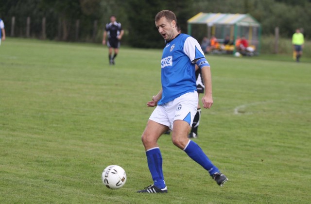 Jacek Gogacz, kapitan Orła grał w meczu ze Zniczem do 66 minuty.