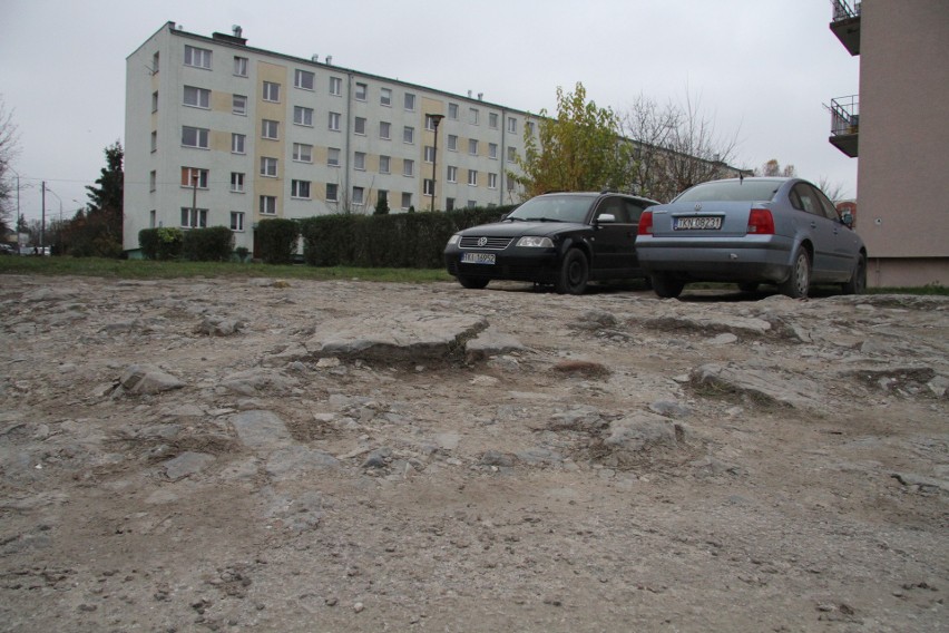 Wielki wstyd w centrum Kielc. Fatalna Poleska w Kielcach [ZDJĘCIA]