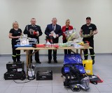 Ochotnicza Straż Pożarna w Jasieńcu otrzymała nowe wyposażenie. Strażacy zyskali sprzęt