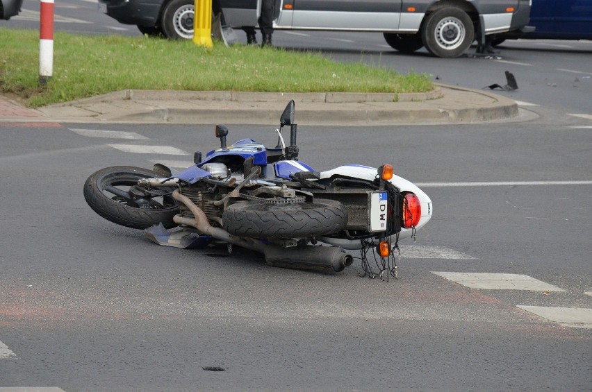 Wrocław: Wypadek na Borowskiej. Samochód zderzył się z motocyklem (ZDJĘCIA)