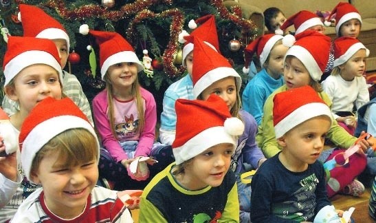 Maluchy z Przedszkola Integracyjnego zaśpiewały dla Czytelników świąteczną piosenkę.
