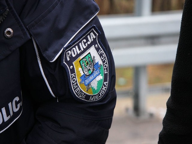 Zielonogórscy policjanci proszą starszych mieszkańców miasta i powiatu, aby nie wpuszczali do swoich domostw obcych osób i kierowali się w stosunku do nich zasadą ograniczonego zaufania