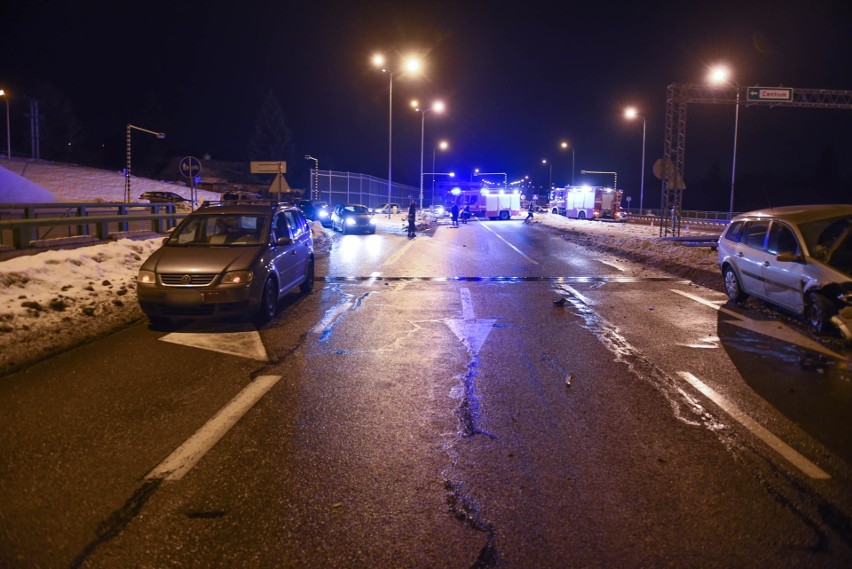 Zderzenie trzech samochodów na obwodnicy Przemyśla. Kierująca alfą romeo nie ustąpiła pierwszeństwa [ZDJĘCIA]