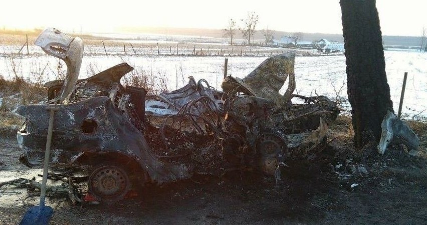 KARWINY. Tragiczny wypadek 22.02.2018. Renault uderzyło w...