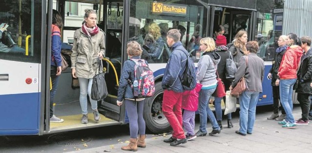 Czy siódmo- i ósmoklasiści też będą jeździć za darmo? Władze miasta mają rok na podjęcie decyzji