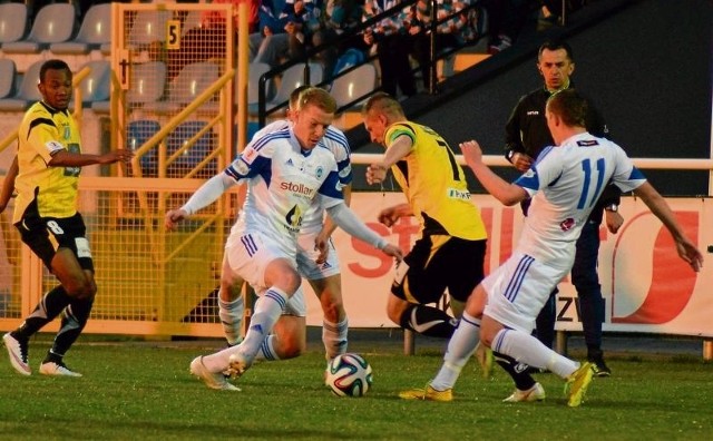 Wigry wygrały z Arką w Gdyni, a jedynego gola meczu zdobył Michał Kopczyński (przy piłce od lewej)