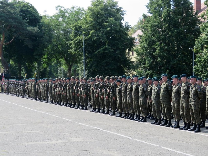 W Szczecinie przysięgali elewi Legii Akademickiej. To pierwsza taka uroczystość od kilkunastu lat [WIDEO, ZDJĘCIA]
