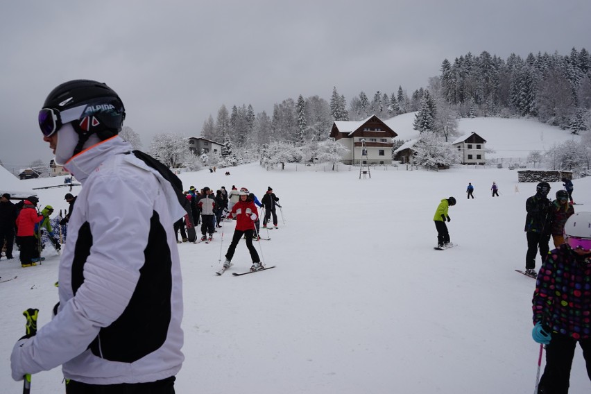 Miłośnicy białego szaleństwa lubią stok na Cienkowie