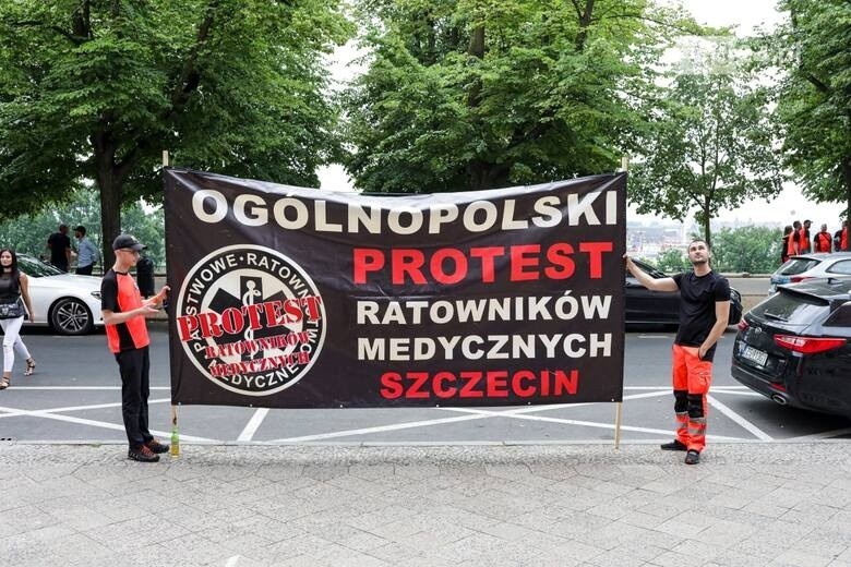 Protest ratowników medycznych w Szczecinie