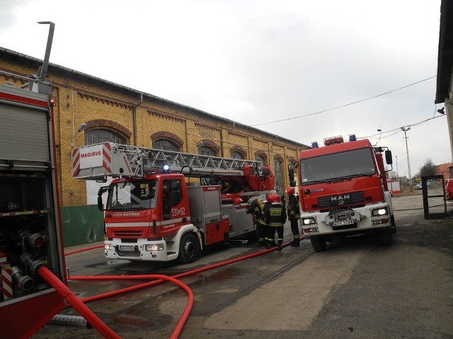 Pożar przy ul. I Brygady w Stargardzie gasiły cztery zastępy straży pożarnej.