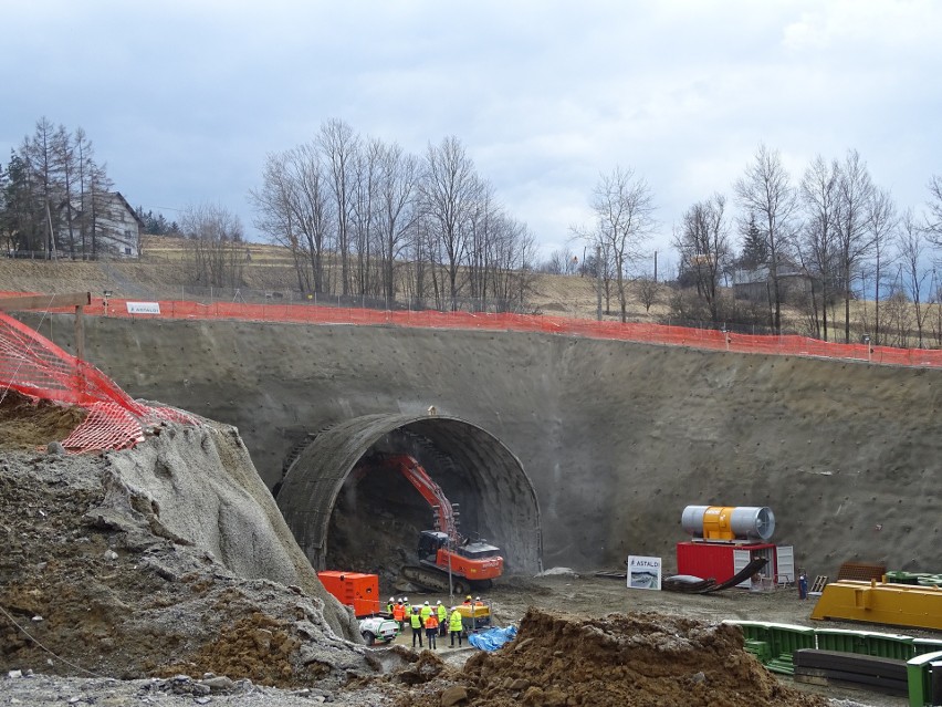 Zaczęli drążyć tunel pod Luboniem Małym [ZDJĘCIA]