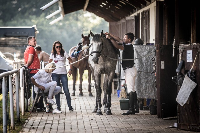 Ośrodek jeździecki w Warce cieszy się dużym zainteresowaniem sympatyków dyscyplin jeździeckich. W tym roku organizują turnus jeździecki dla najmłodszych.