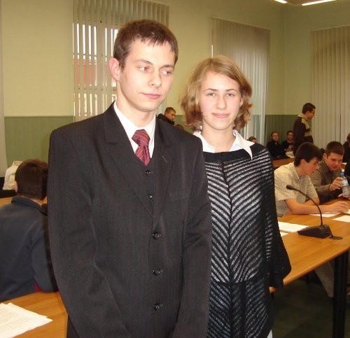 Nowi radni Młodzieżowej Rady Miejskiej  Mateusz Jarosz i Aleksandra Kosowska chętnie dzielą się swoimi pomysłami.