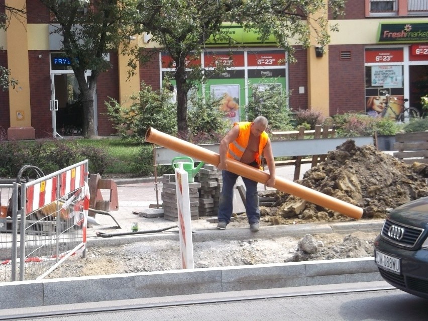 Wrocław: Przystanek wiedeński przy Hubskiej coraz bliżej (ZDJĘCIA)