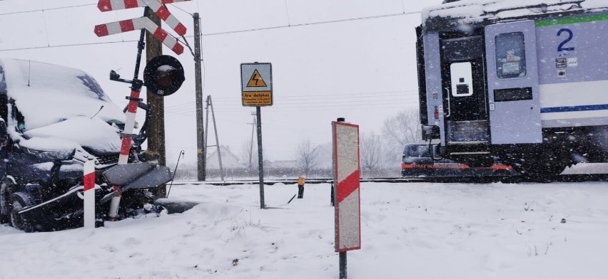 Zderzenie busa z pociągiem w Wałbrzychu 21.01.2023