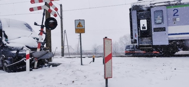 Zderzenie busa z pociągiem w Wałbrzychu 21.01.2023