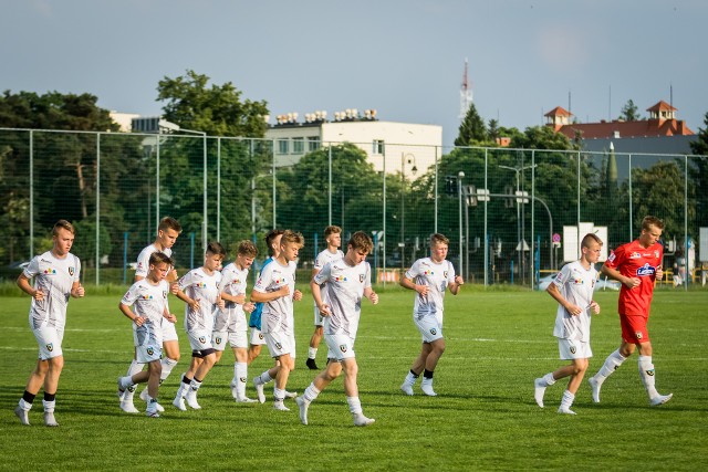 Piłkarzom MUKS CWZS Bydgoszcz nie udało się obronił miejsca w CLJ 15, ale są doceniają, że mogli zmierzyć się z najlepszymi w kraju.