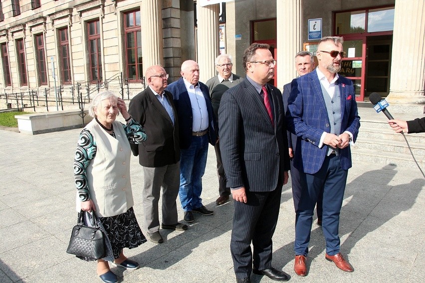 Poseł Nowej Lewicy Andrzej Szejna w Skarżysku-Kamiennej. Mocne słowa o unijnej kasie, szkole i czwartej fali koronawirusa