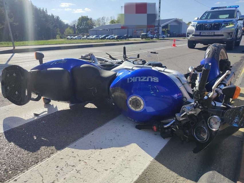 Wypadek w Długosiodle. Pijany motocyklista uderzył w tył samochodu osobowego. 8.05.2023