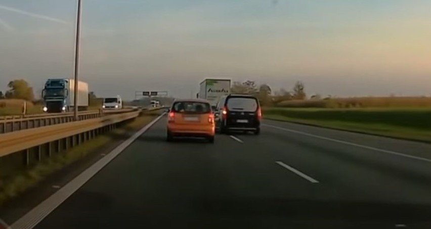 Sytuacja nagrana przez kamerę samochodową na autostradzie A4...