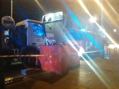 Wypadek na Hubskiej. Ciężarówka śmiertelnie potrąciła pieszą (ZDJĘCIA)