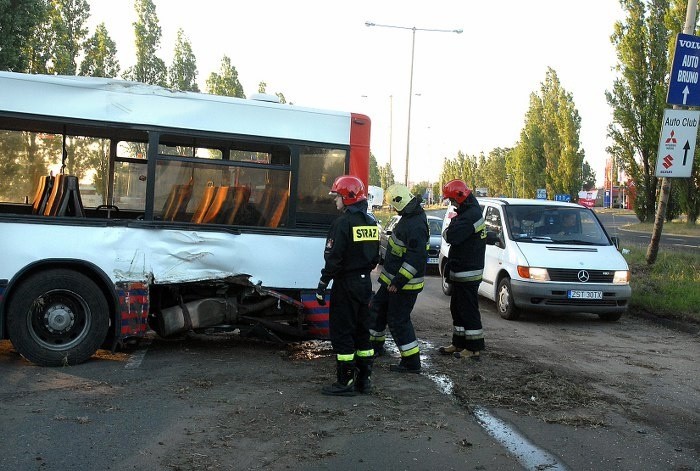 Kolizja autobusu...