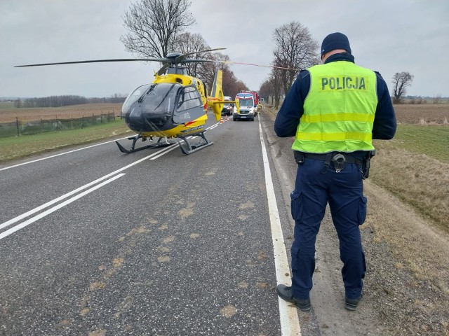 Na miejscu wypadku w Jurkowicach lądował śmigłowiec ratunkowy.