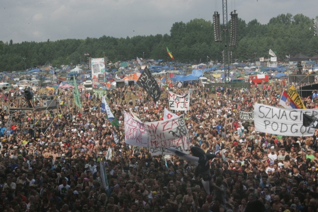 Na Przystanek Woodstock przyjeżdża co roku kilkaset tysięcy ludzi. Zdecydowana większość z nich nocuje na woodstockowym polu. Niektórzy szukają jednak noclegów w samym Kostrzynie nad Odrą.
