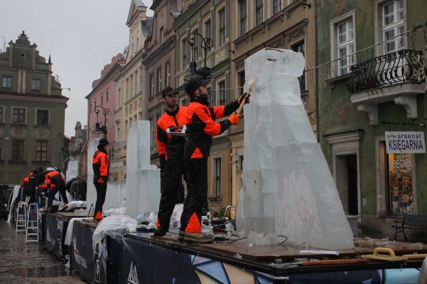Festiwal Rzeźby Lodowej: Rzeźbiarze się nie poddają