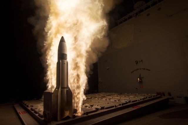 Próby odpalenia rakiety antybalistycznej na amerykańskim okręcie wojennym.