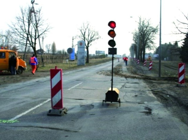 Aż do września na Al. Legionów będzie obowiązywał ruch wahadłowy